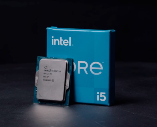 Image of the 12th gen Intel Alder Lake i5 12400 CPU with its box behind it